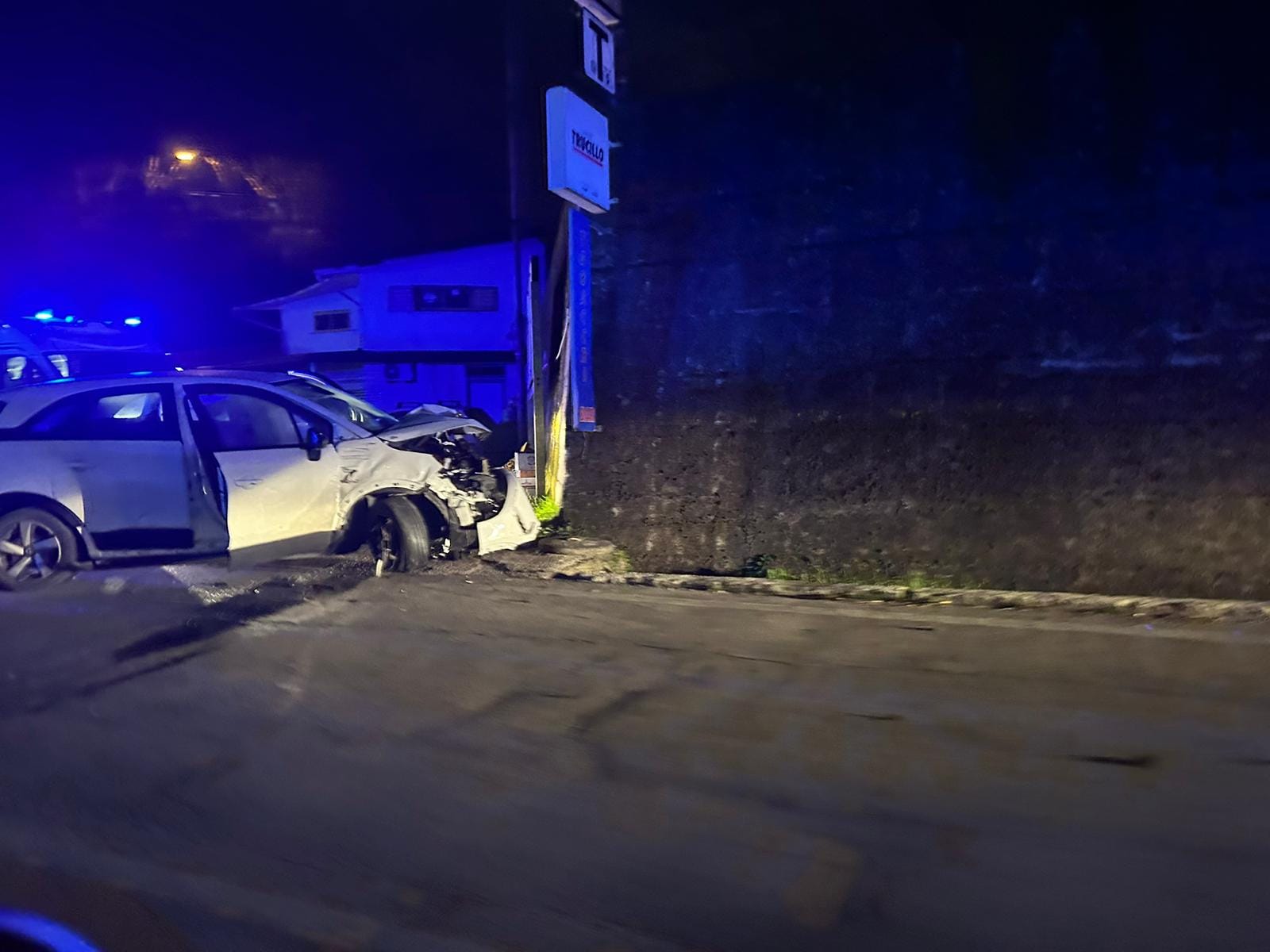 Si Schianta Con L Auto Contro Un Muro Muore 62enne Di Pagani La