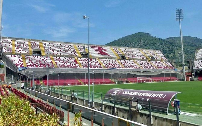 Salernitana, ipotesi due allenamenti a settimana all’Arechi