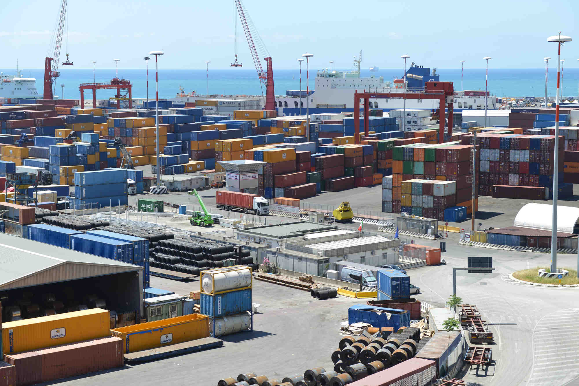 Naples and Salerno, port workers go on strike