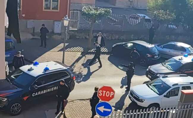 Battipaglia, uomo armato arrestato in via Bologna