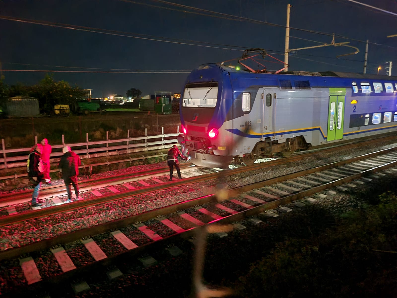 Uomo Si Getta Sotto Treno In Corsa Tra Bellizzi E Battipaglia - La ...