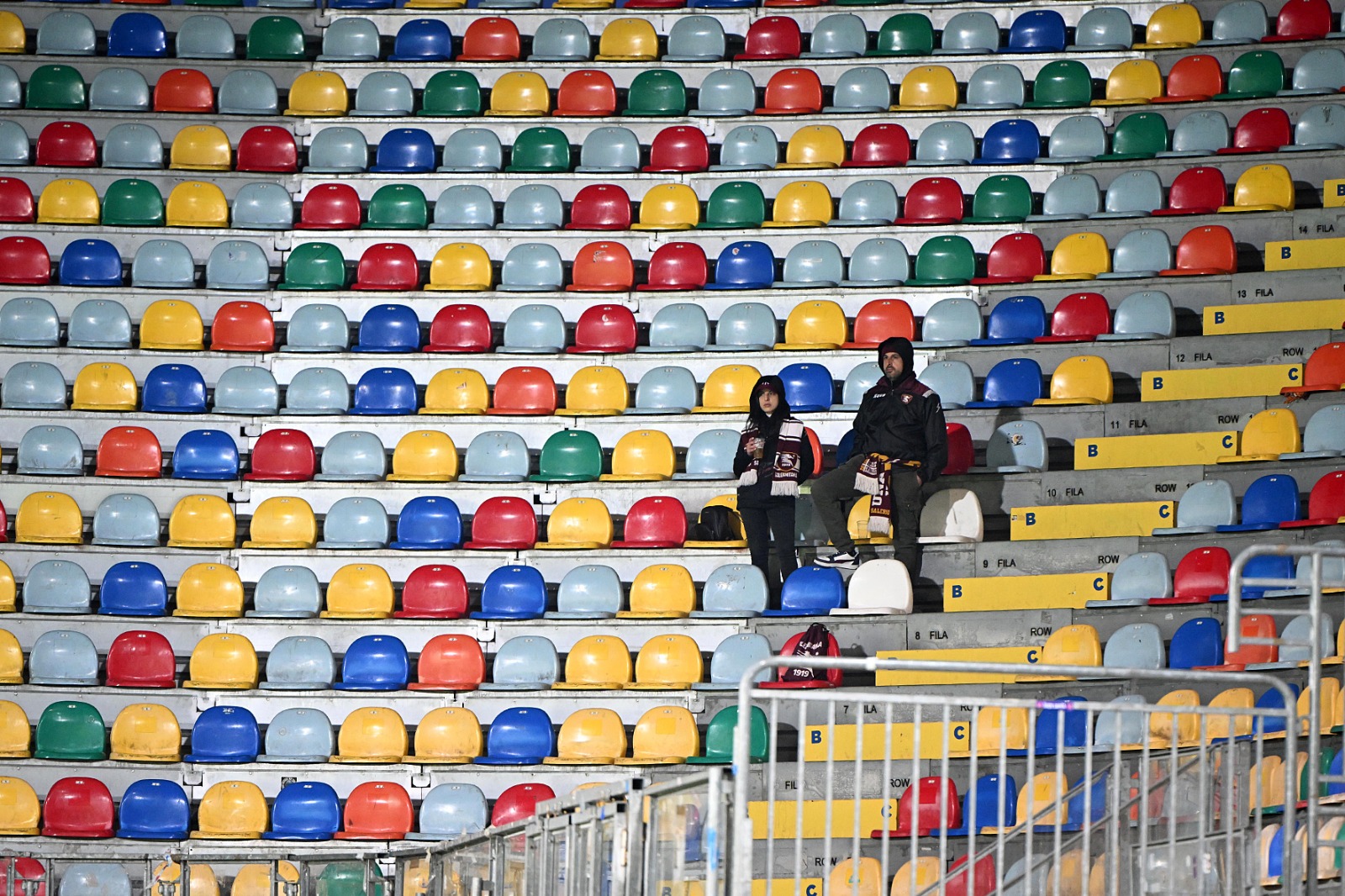 Salernitana, the only two fans in Frosinone speak