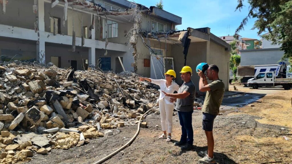 Battipaglia, scuola “Fiorentino”: procedono i lavori