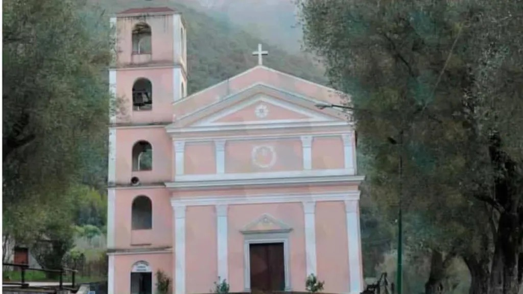 Celle di Bulgheria, in chiesa cede l’intonaco