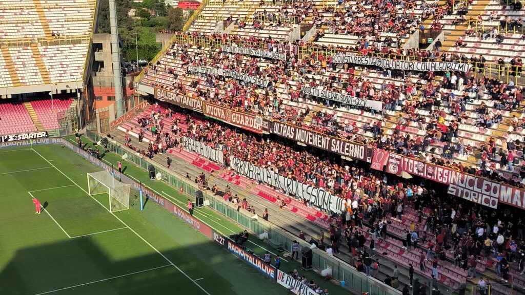 Salernitana contestata dalla Curva Sud Siberiano