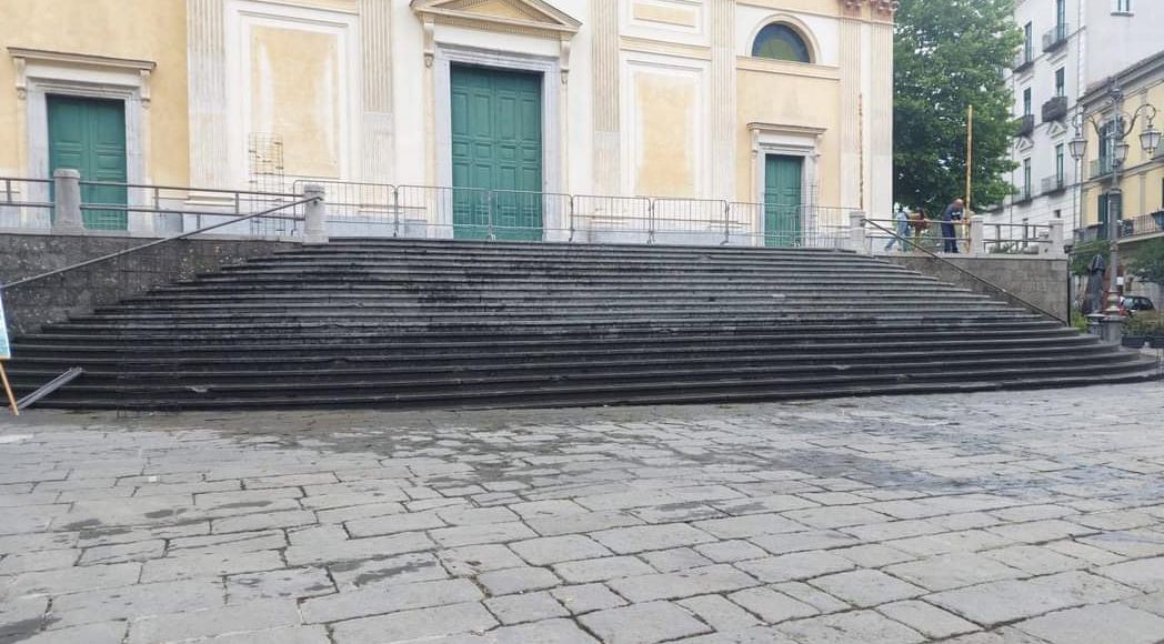 Cava de’ Tirreni, the cathedral cleaned after the nightlife crowds