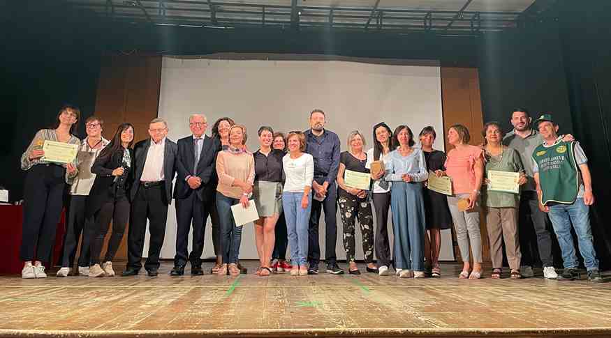 Recycling Olympics, younger skills on stage