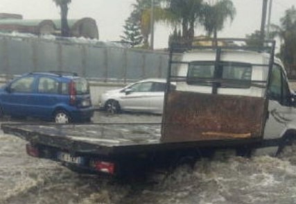 Scafati, it does not rain and the outskirts are flooded