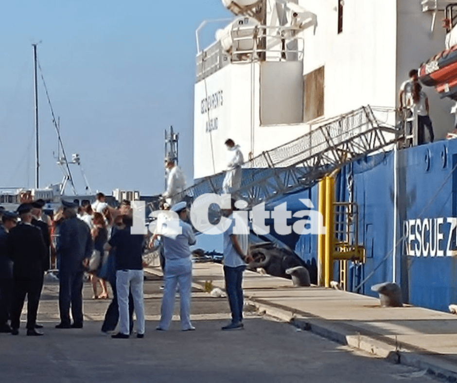 Salerno, 99 migrants disembarked from Geo Barents