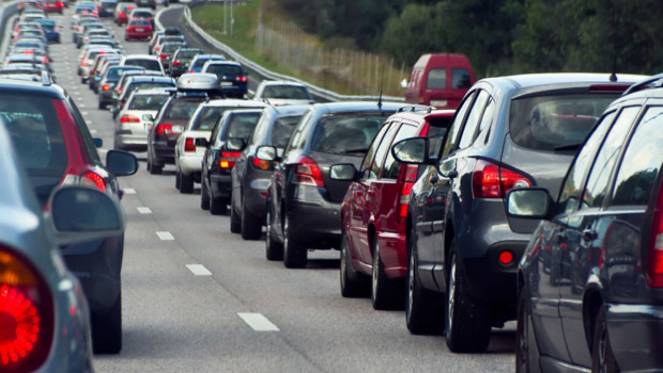 Summer time exodus, black-marked visitors on the A2