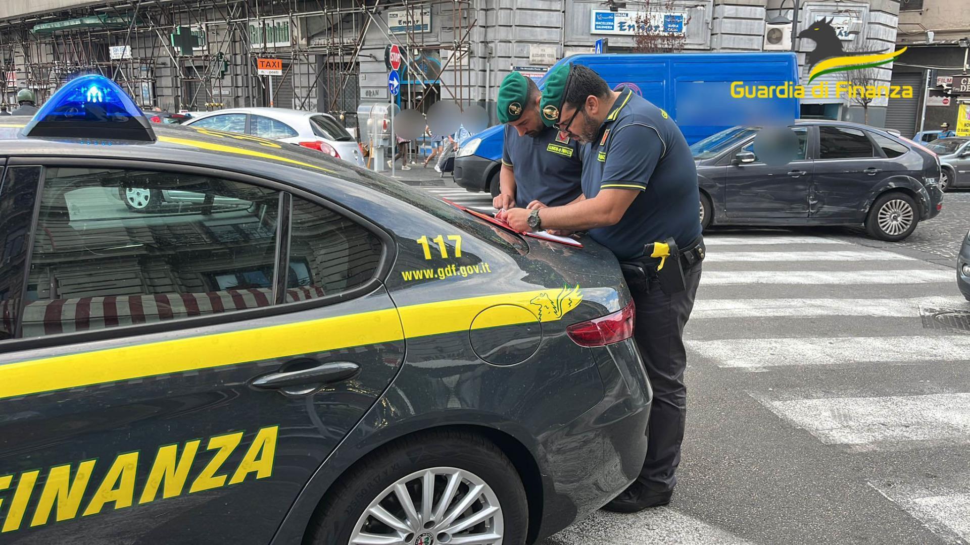 Municipal parking spaces occupied by garages: fines are issued