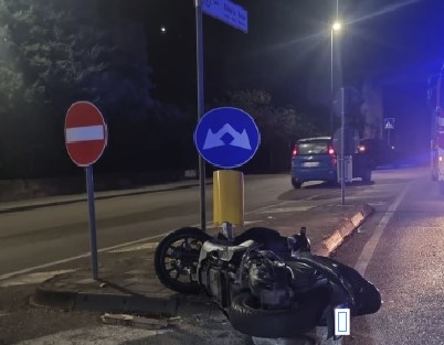 Salerno, scooter-car collision: two boys injured