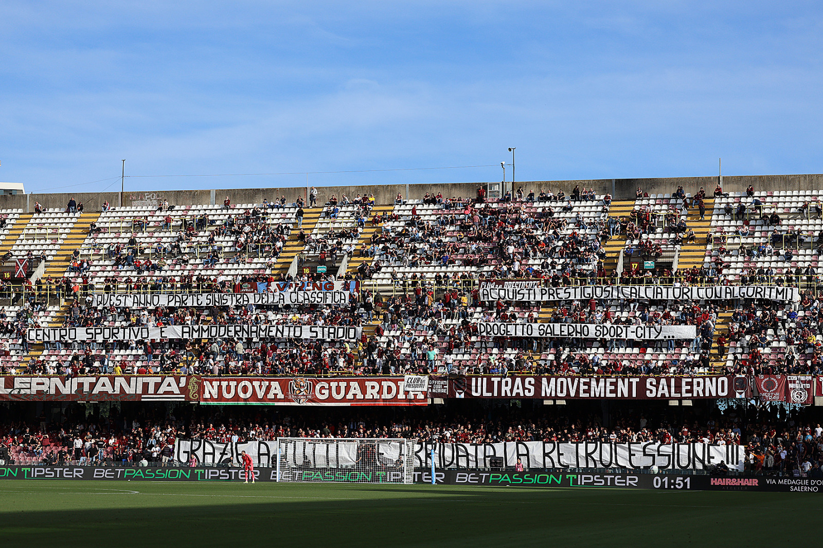 Salernitana, position taken by the Curva Sud