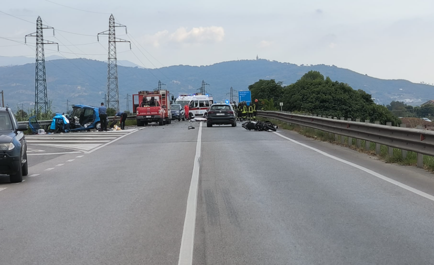 Capaccio Paestum, schianto tra auto e moto: si aggrava il bilancio