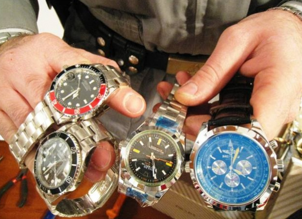 Fake luxury watches in the Agro: social media in the crosshairs