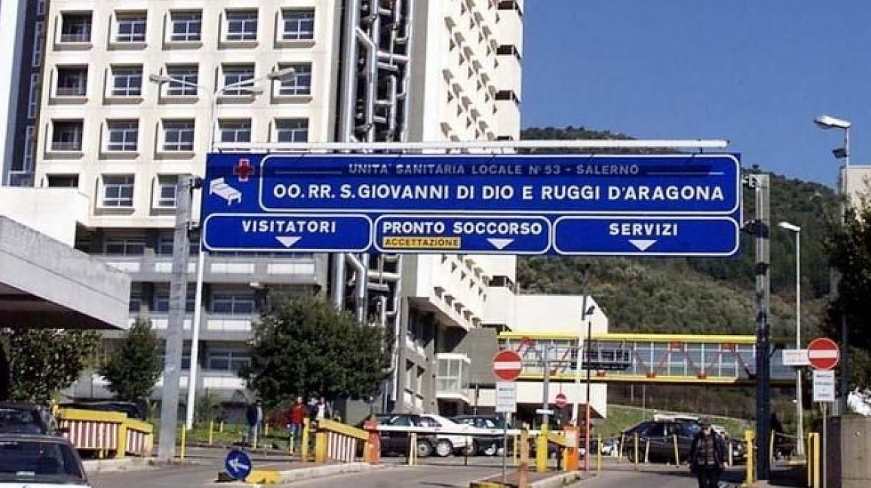 Salerno, mancano medici e infermieri in ospedale