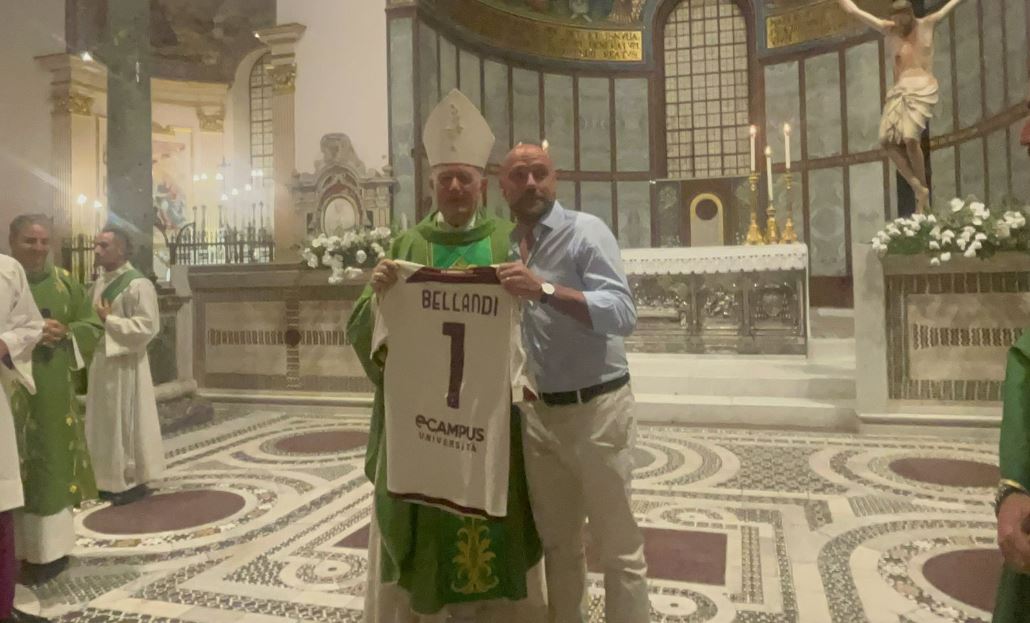 Salernitana, the fans’ embrace to Petrachi and Re Martu