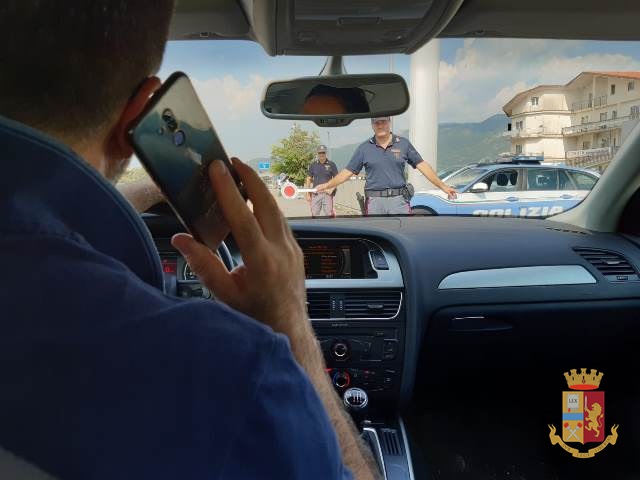 Salerno, driving with a smartphone: rain of fines