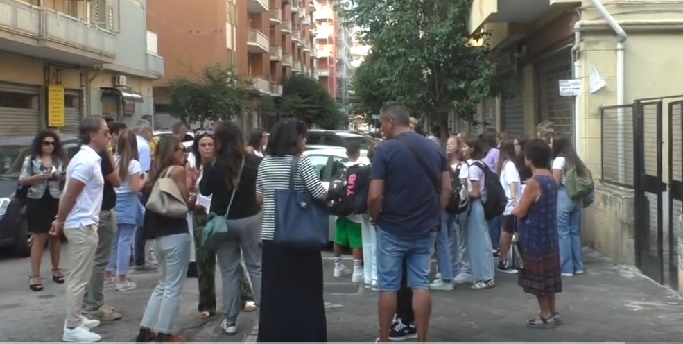 Salerno, schools between “relocations” and inconveniences: protests explode