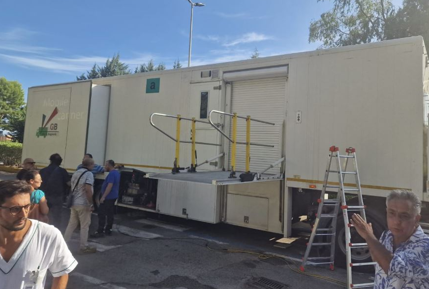 Battipaglia, shuttle ambulance: 60 meters for the CT scan