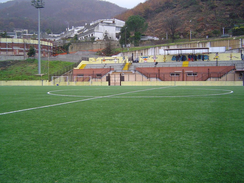 Furti nei campi sportivi a Pellezzano, caccia alla “gang dei calciatori”