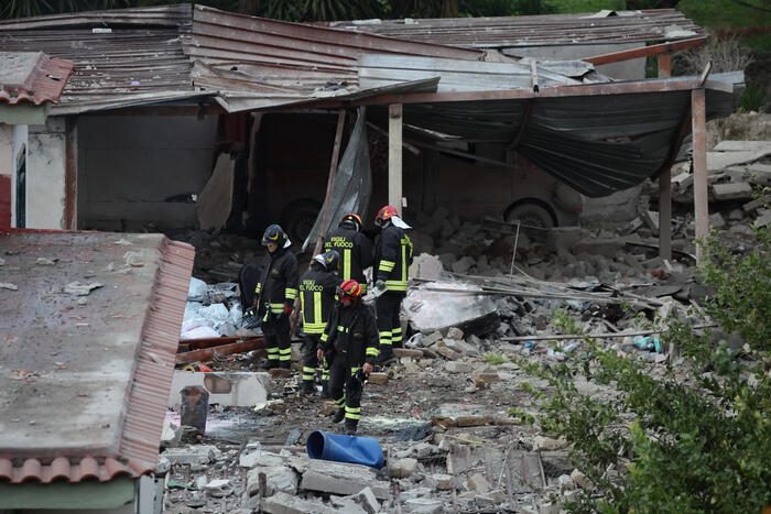 Esplosione in fabbrica di fuochi d’artificio: fermato il proprietario