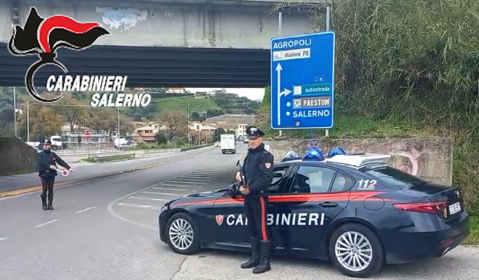 Torchiara, 26enne arrestato per minacce e danneggiamento