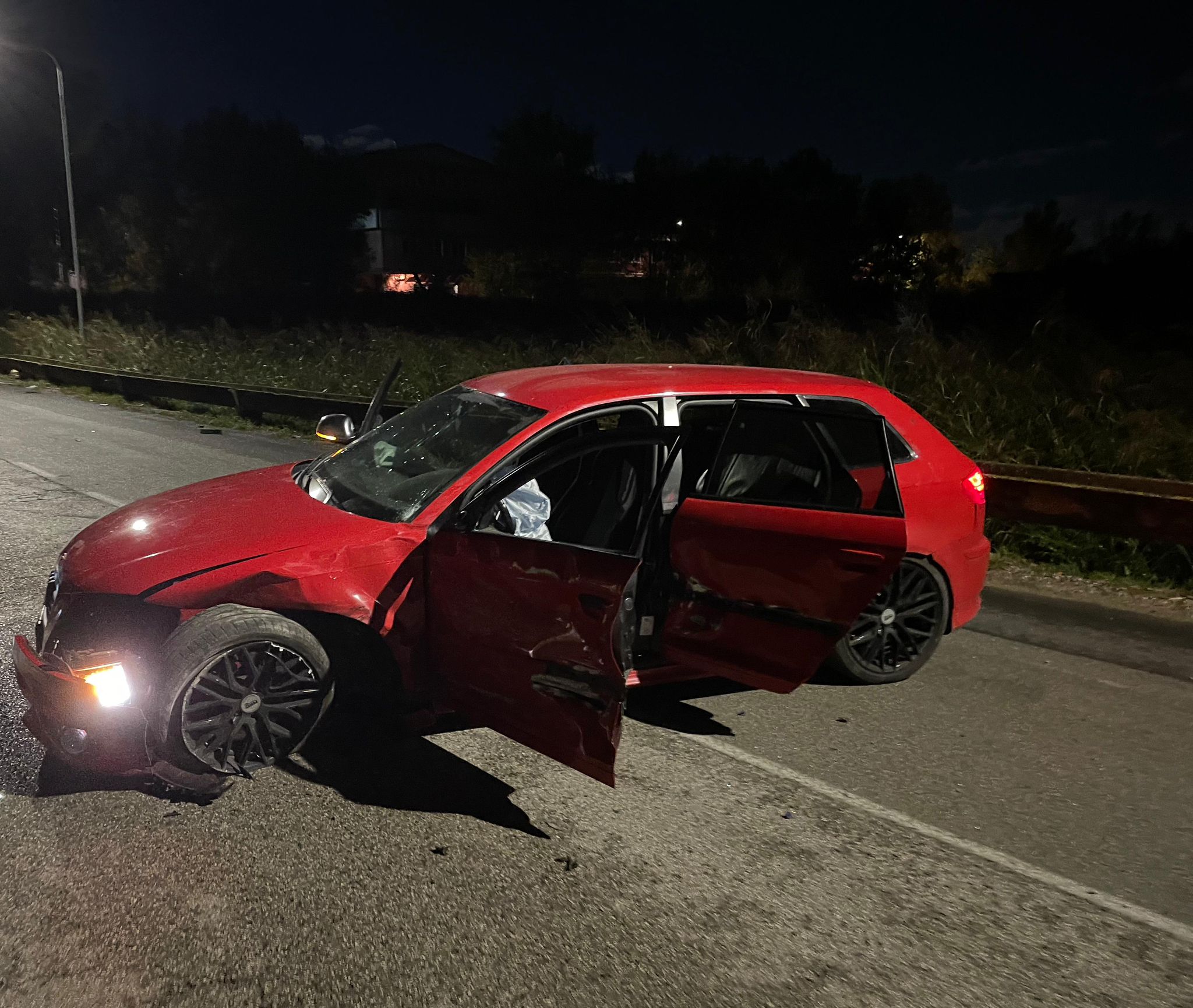 Battipaglia, fleeing thieves crash into cars