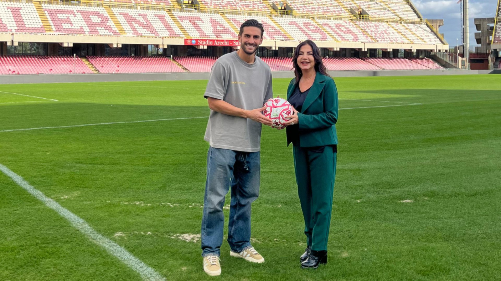 Salernitana in the field against violence against women