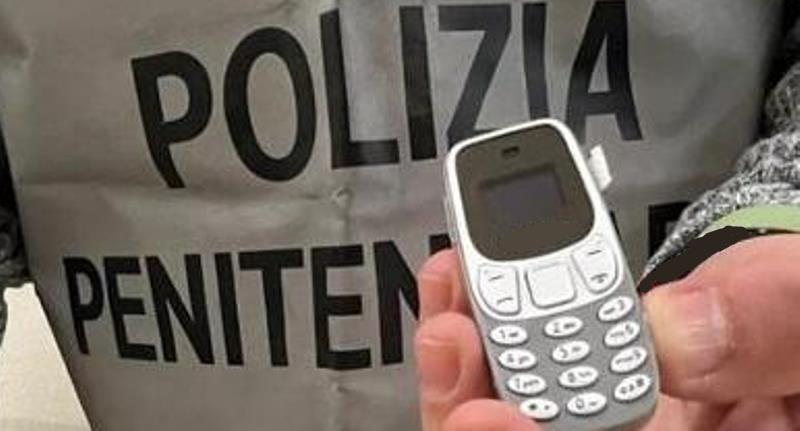 Due cellulari tra i biscotti nel carcere minorile