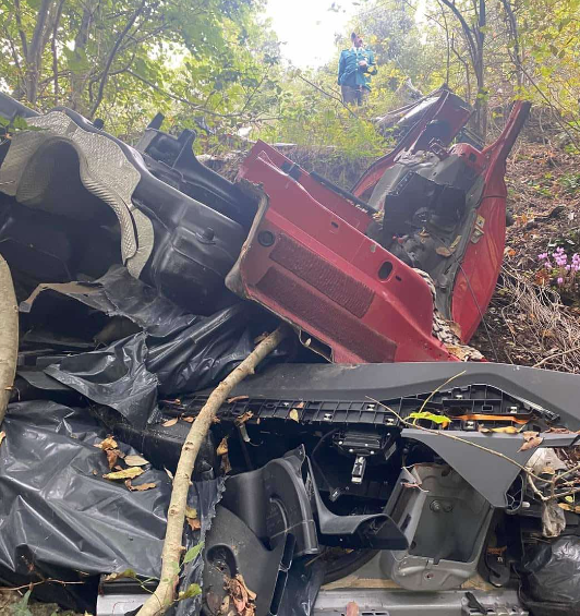 Cava, a stolen and dismembered Audi: the wreckage in the illegal landfill