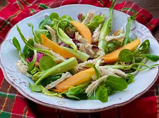 Insalata di gallina con puntarelle e cachi