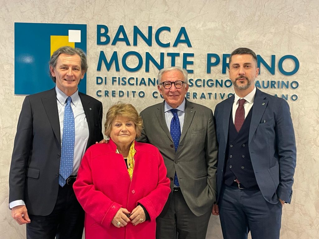 Il presidente di Cassa centrale Banca Giorgio Fracalossi in visita alla Bcc Montepruno