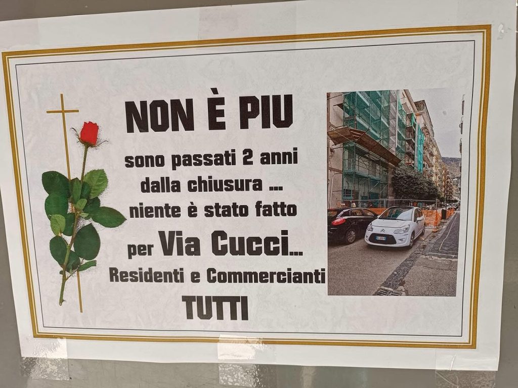 Nocera Inferiore, strada chiusa da 2 anni: manifesto funebre per protesta