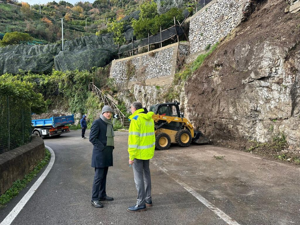 Statale 163 Amalfitana, riaperta a senso unico alternato