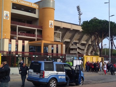 Tre Daspo per uso di petardi e fumogeni durante Salernitana-Juve Stabia