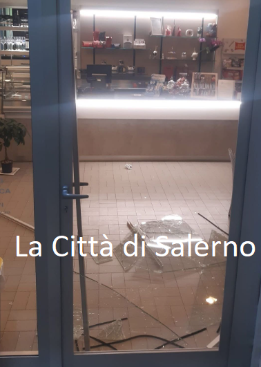 Eboli, altro raid all’ingresso di un bar